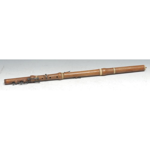 648 - An early 19th century boxwood flute, by Potter, London, of sectional construction, silvered keys, 68... 