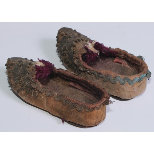 676 - A pair of 19th century Ottoman child’s shoes, 13cm long, old collector’s label inscribed Constantino... 