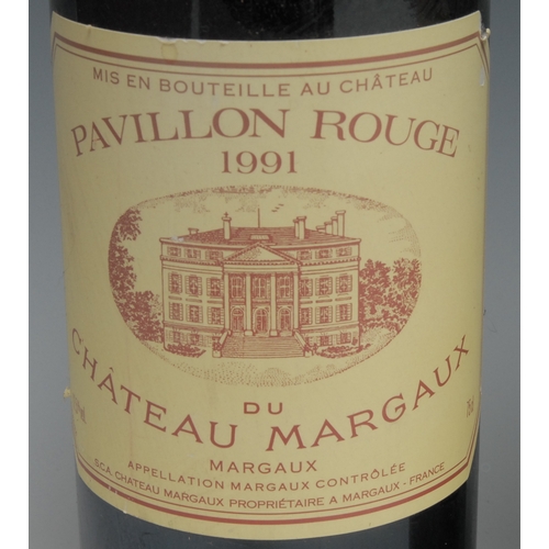 858 - Wine - three bottles, Chateau Margaux Pavillon Rouge 1991, 12.5% vol, 75cl, sealed level at base of ... 