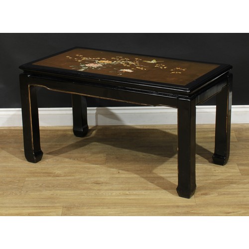 1020 - A Chinese black japanned waisted coffee or tea table, rectangular top decorated with a bird and blos... 