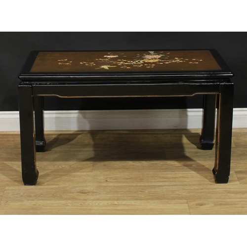 1020 - A Chinese black japanned waisted coffee or tea table, rectangular top decorated with a bird and blos... 