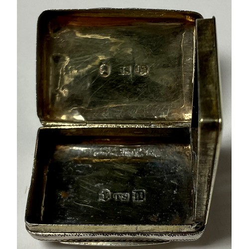 315 - A George IV silver vinaigrette, engraved with leaves, gilded interior with hinged pierced grill, 3.5... 