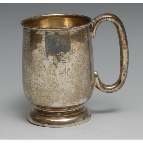 144 - A George V silver mug, loop handle, domed foot, 10.5cm high, E Viner, Sheffield 1934, 176g