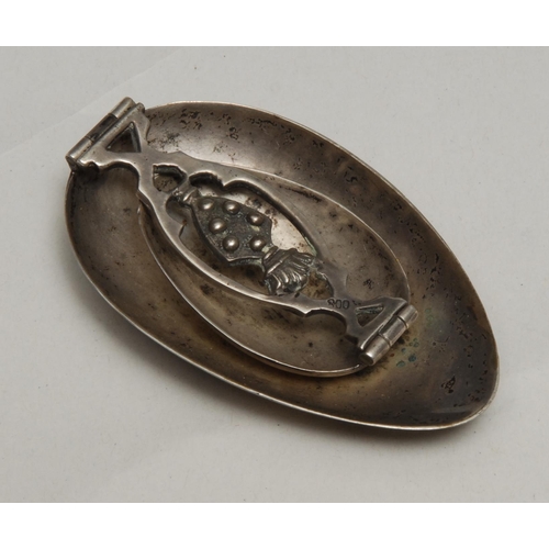 92 - A Continental silver travelling folding spoon, double-ended, 16.5cm long, marked 800, c.1880