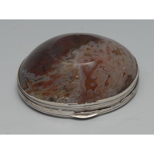 835 - An 18th century silver coloured metal mounted agate oval snuff box, 5cm wide