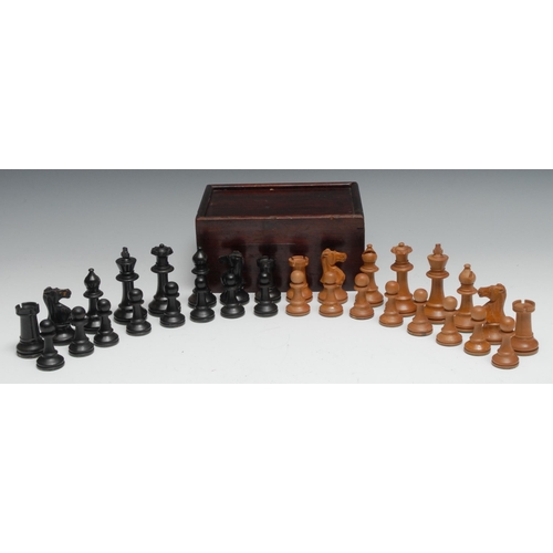 1074 - A boxwood and ebonised Staunton pattern chess set, weighted bases, the Kings 9cm high