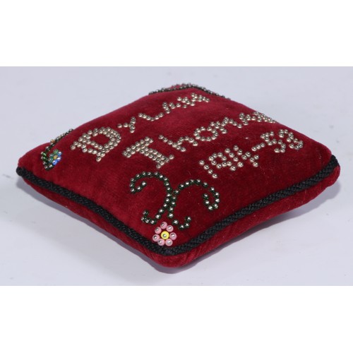 1161 - English Literature- Welsh Poetry - a beadwork sewing pin cushion, inscribed Dylan Thomas 1914 - 1953... 