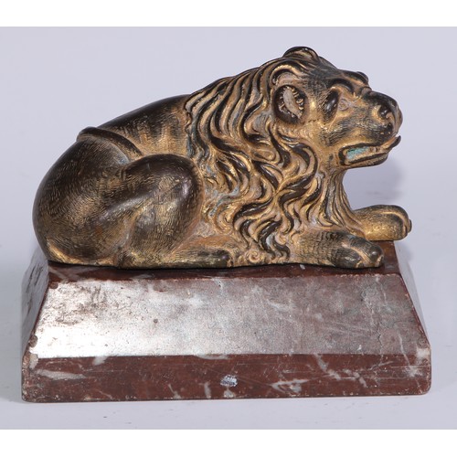 1460 - English School (early 19th century), a gilt bronze, of a recumbent lion, marble base, 13cm wide