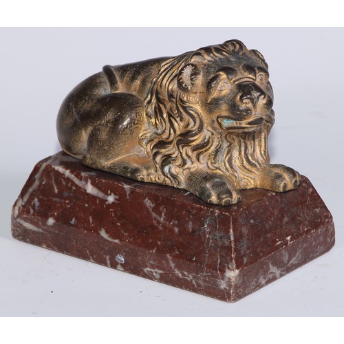 1460 - English School (early 19th century), a gilt bronze, of a recumbent lion, marble base, 13cm wide