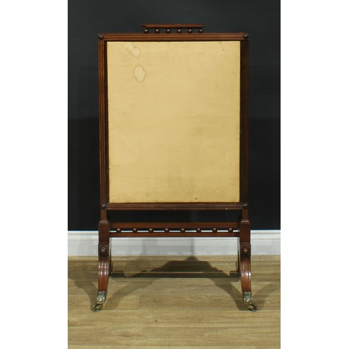 1430 - A Regency mahogany extending fire screen, rectangular frame with channelled edge, sabre legs, brass ... 