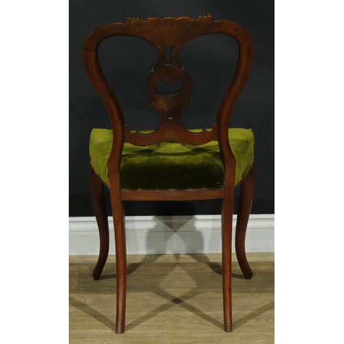 1128 - A set of six Victorian walnut dining chairs, each with a shaped cresting rail carved with acanthus a... 