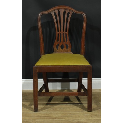 1126 - A set of six George III mahogany dining chairs, each with a shaped and pierced splat, drop-in seat, ... 