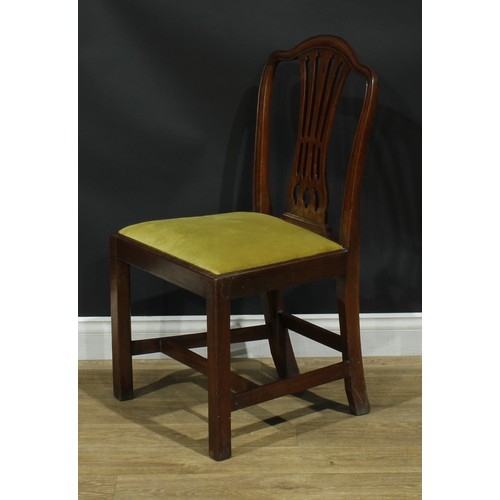 1126 - A set of six George III mahogany dining chairs, each with a shaped and pierced splat, drop-in seat, ... 