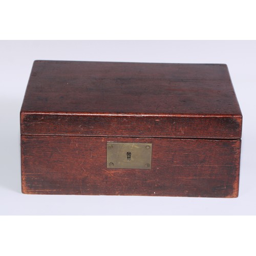 1252 - A George III mahogany travelling writing box, hinged cover enclosing a writing slope and stationery ... 