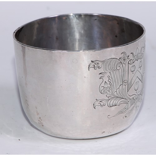 83 - A Charles II silver tumbler cup of typical raised planished form bearing the coat of arms for Rise o... 