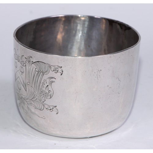 83 - A Charles II silver tumbler cup of typical raised planished form bearing the coat of arms for Rise o... 