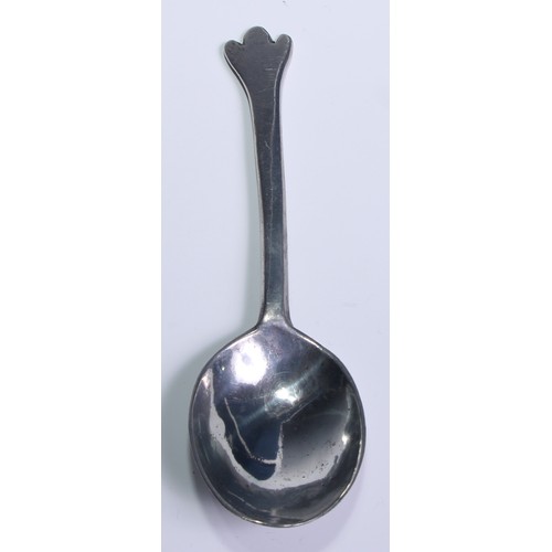 1199 - A pewter Trefid spoon, rat tail bowl, 18.5cm long, indistinct touchmark; others, Trefid, Dog Nose; H... 