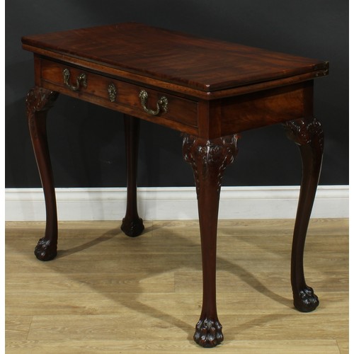 1091 - A George II mahogany card table, possibly Irish, hinged rectangular top enclosing a baize lined play... 