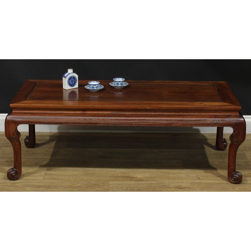 1046 - A Chinese hongmu waisted low tea or kang table, rectangular top, cabriole legs, scroll feet, 43cm hi... 