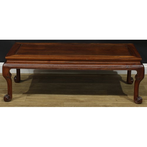 1046 - A Chinese hongmu waisted low tea or kang table, rectangular top, cabriole legs, scroll feet, 43cm hi... 