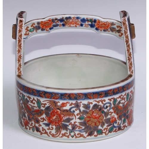 755 - A Japanese bowl, in the form of a rice bucket, painted in the Imari palette, 21cm wide, Meiji period