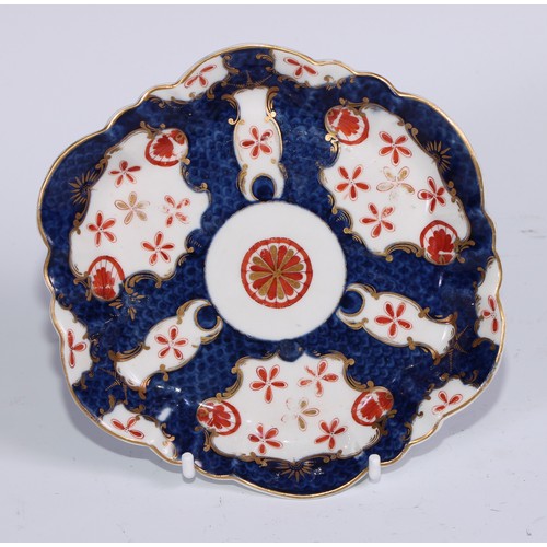 469 - A Worcester Old Star Japan pattern shaped circular teapot stand, 14cm diam, fret mark, c.1770; a Bri... 