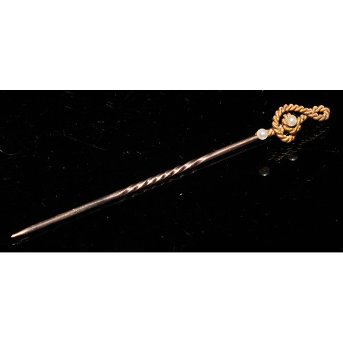 339 - A 15ct gold stick pin, as a rope twist treble clef, set with a pair of seed pearls, rose gold plated... 