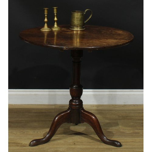 1171 - A George III oak tripod occasional table, circular tilting top, turned column, cabriole legs, pad fe... 