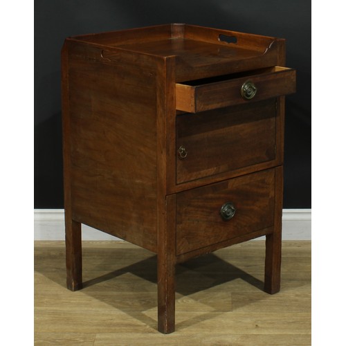 1232 - A George III mahogany tray top bedroom night cupboard, 85cm high, 50.5cm wide, 50.5cm deep, c.1810