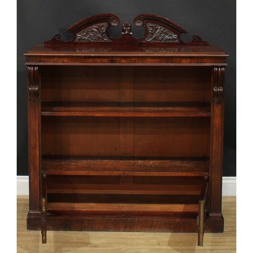 931 - A 19th century mahogany pier bookcase, rectangular top with swan neck half-galley above a shelf and ... 