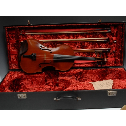 840 - A viola, by Lawrence Cocker, Derby, the two-piece back 42cm excluding button, outlined throughout wi... 