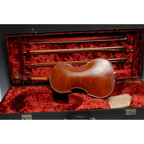 840 - A viola, by Lawrence Cocker, Derby, the two-piece back 42cm excluding button, outlined throughout wi... 