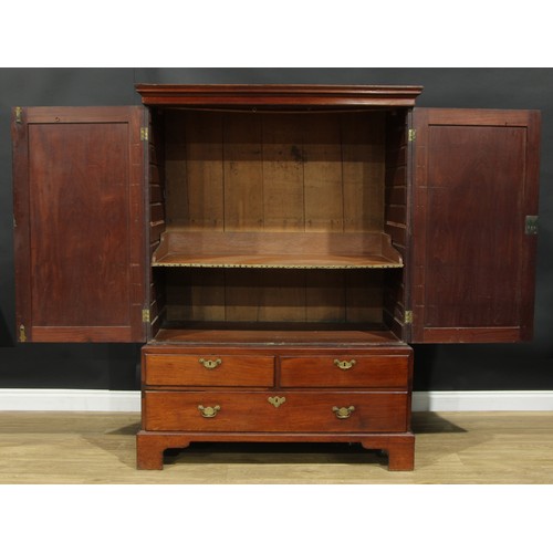 1223 - A George III mahogany linen press, outswept cornice above a pair of raised and fielded panel doors e... 