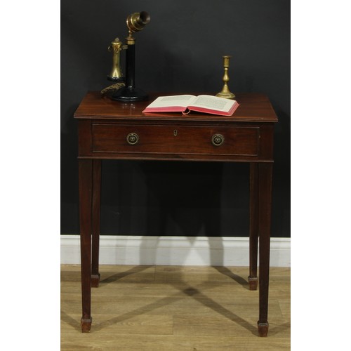 1434 - A Regency mahogany side table, rectangular top with reeded edge above a long cockbeaded frieze drawe... 