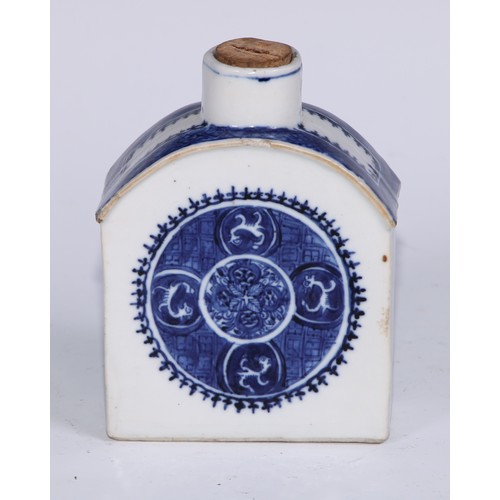 791 - An 18th century Chinese porcelain tea caddy, painted in tones of underglaze blue with roundels, 11cm... 