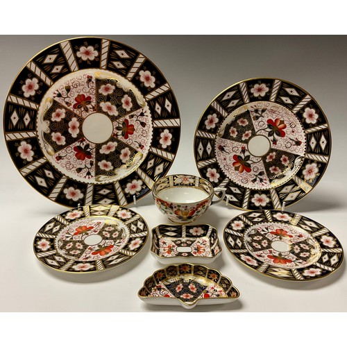 110A - A Royal Crown Derby Imari palette 2451 pattern dinner plate, side plate and pair of tea plates; a tw... 