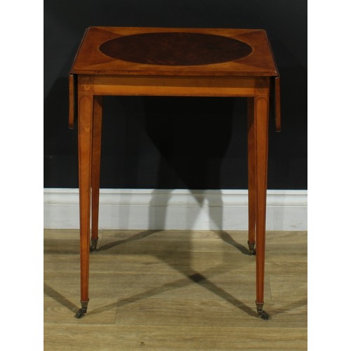 1133 - A Sheraton period satinwood Pembroke table, of small and neat proportions, crossbanded rounded recta... 