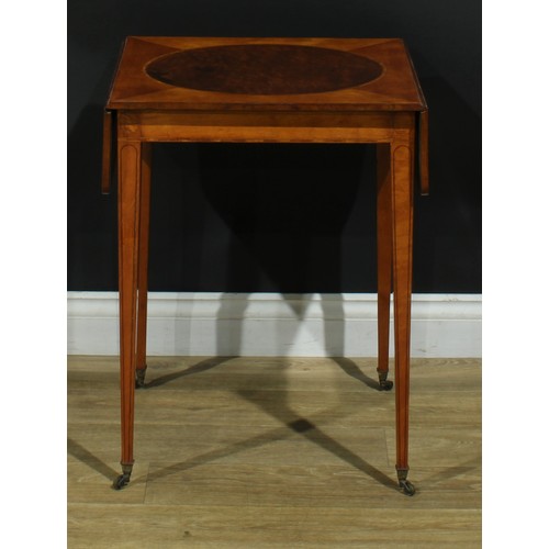 1133 - A Sheraton period satinwood Pembroke table, of small and neat proportions, crossbanded rounded recta... 