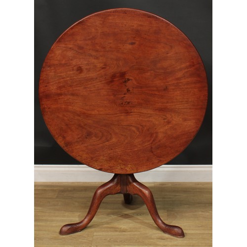 1235 - A George III mahogany tripod occasional table, one-piece circular tilting top, baluster column, cabr... 