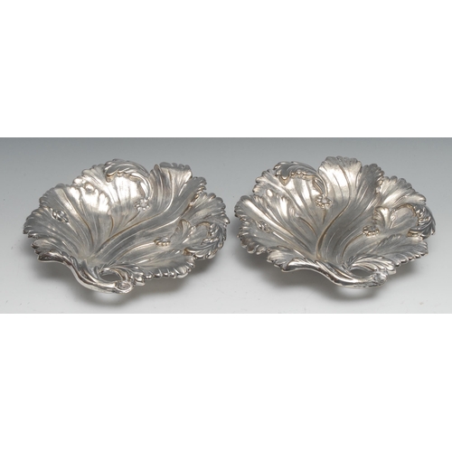 25 - A pair of George III Old Sheffield Plate leaf shaped dishes, shell feet, 23.5cm wide, c.1790