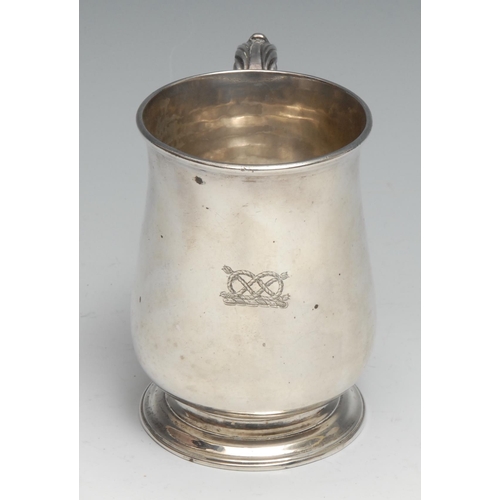 113 - A George III silver bell shaped half pint mug, acanthus-capped double-scroll handle, skirted base, S... 