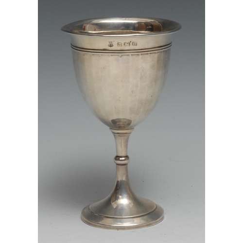 147 - A George V silver pedestal goblet, 14cm high, Barker Brothers Silver Ltd, Birmingham 1931, 76g