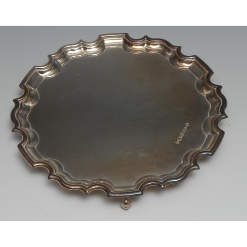 108 - A George II style silver shaped circular salver, quite plain, piecrust border, knurl feet, 20.5cm di... 