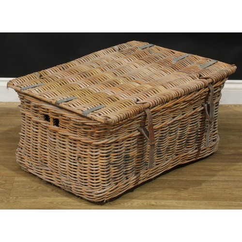 1054 - A country house wicker linen basket, hinged top, leather straps, 38.5cm high, 80cm wide, 56cm deep