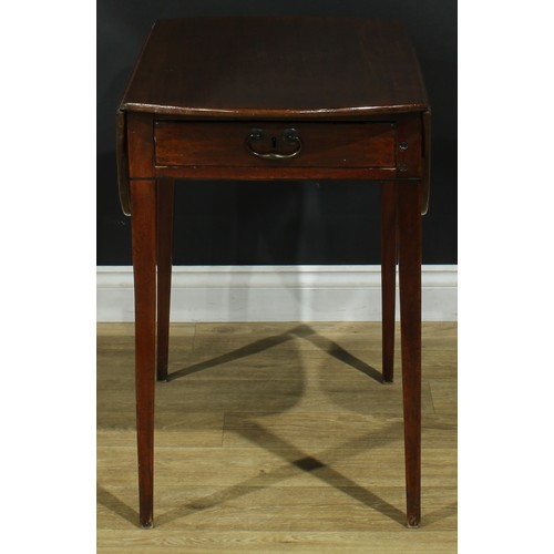 1225 - A George III mahogany Pembroke table, oval top with fall leaves above a frieze drawer, the verso con... 