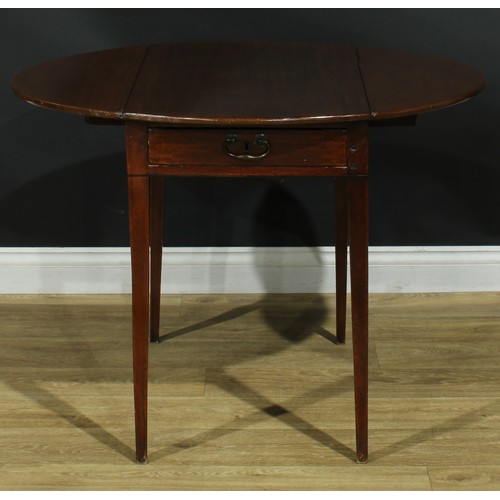 1225 - A George III mahogany Pembroke table, oval top with fall leaves above a frieze drawer, the verso con... 