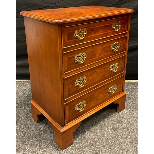 46 - A small George III style burr walnut and walnut reproduction chest of drawers, with four graduated d... 