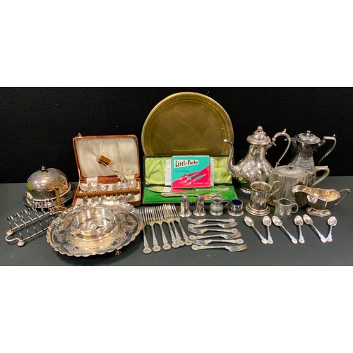 145 - A Victorian silver plated coffee pot;  teapots;  gravy boat;  cased and loose flatware etc