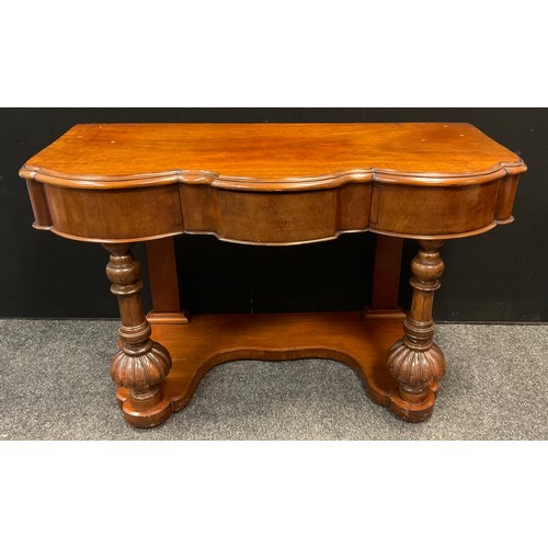 155 - A Victorian mahogany Duchess dressing table base, drawer to frieze, fluted legs, 120cm wide, c.1860