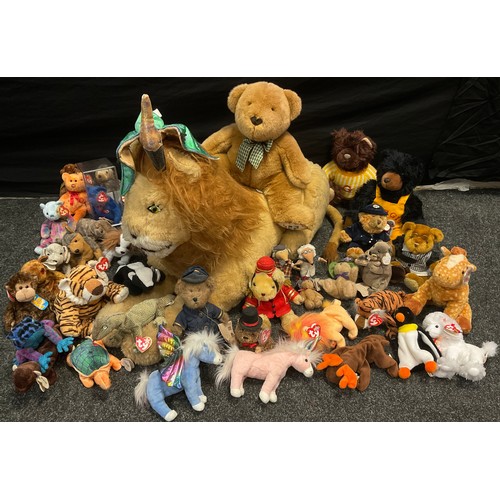 223 - A large quantity of Beanie Babies; A very large stuffed toy lion; a quantity of teddy bears (qty)